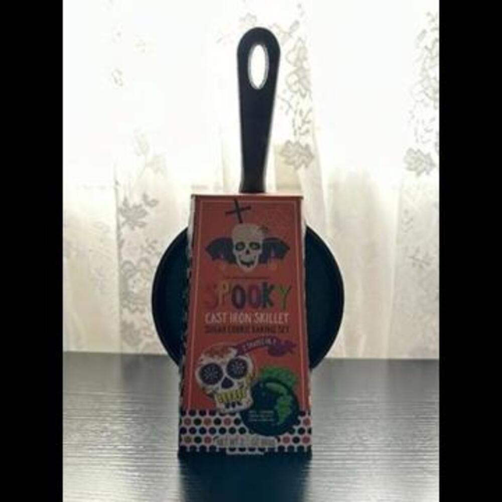 Spooky Cast Iron Skillet Sugar Cookie Baking Set - Halloween